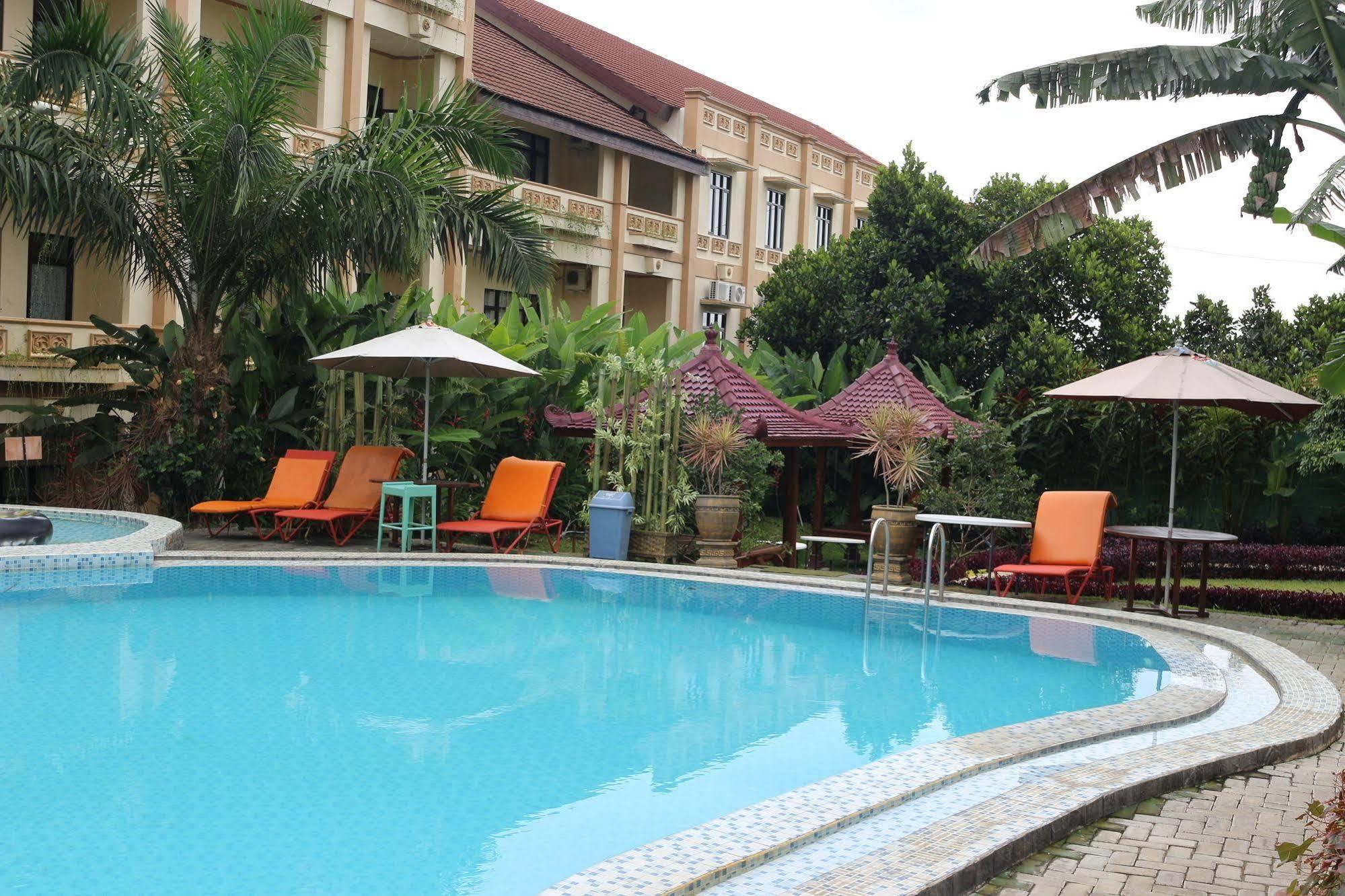 Zamzam Hotel And Resort Batu  Exterior foto